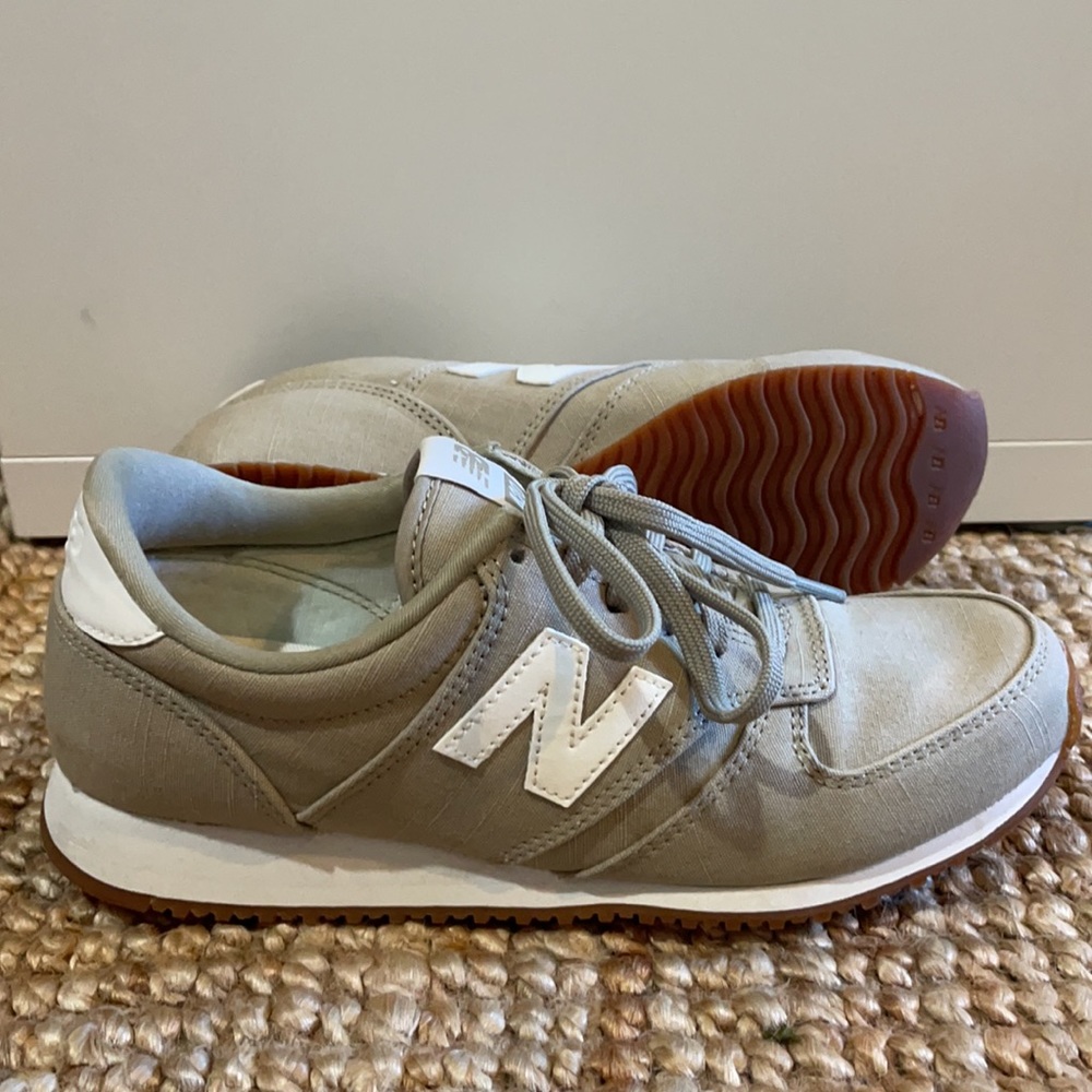 New Balance 420 Trainers